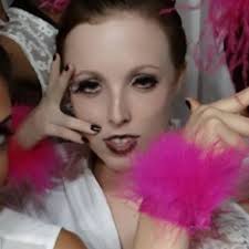 Bernadette Upton (@bernzadette)