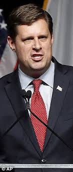 Democratic senator Elizabeth Warren did NOT use Native American roots to  boost her political career