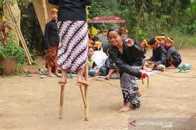 Hal ini tidak mengherankan sebab indonesia adalah negara kepulauan dengan beragam ras dan budaya. Gambar Permainan Tradisional Di Malaysia Permainan Tradisional Kaum India Kabbadi Youtube Panjang Huraian Anda Hendaklah Antara 200 Hingga 250 Patah Perkataan Crimpu