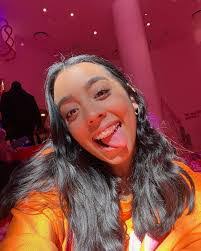 Abigail Beeson's Instagram, Twitter & Facebook