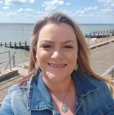 Hi all, random question.... Does anyone know of a launderette/self service  large machine that I can clean a double duvet in that's closer than  Ipswich? Not looking for a dry cleaners. Thanks