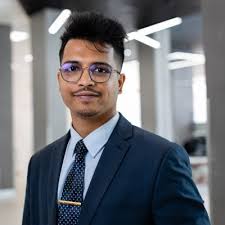 A big shout out and thank you to Lew Grant from the University of St Thomas  spending his last evening in Dubai talking to Post 16 students and parents  at WSO! |