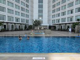 On down broadway the hotel/tavern appeared to be jam packed with patrons. Renaissance Johor Bahru 5 Star Comfort Away From The Tourist Crowd The Gps Gal S Penchant For Travelling
