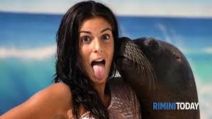 Gessica notaro, la giovane riminese che nel 2017 fu vittima di una aggressione con l'acido da parte dell'ex fidanzato. Per La Prima Volta Gessica Notaro Ripercorre Quella Notte
