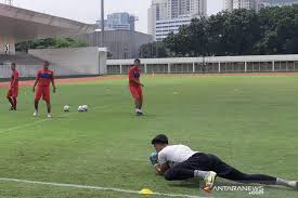 Kehadiran nadeo argawinata membuat serdadu tridatu kini memiliki dua orang penjaga gawang timnas indonesia. Nadeo Puji Pelatih Kiper Timnas Kim Hae Woon Antara News