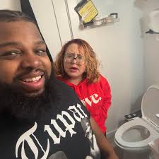 There are many comedians I dont know. Please introduce yourself here in  case I want to book you.