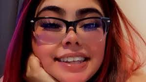 Kat Mcdonald's Instagram, Twitter & Facebook