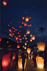 平溪天燈節是台灣新北市每年元宵節的活動 古時平溪為一山區盆地 交通不便 村民便於元宵節釋放天燈 向各村落的家人報平安 現時 放天燈 已成為大型節日 除有居俗表演 猜燈謎等活動外 上萬遊客更可用筆將心願及簽名寫上天燈 同時施放 祈求 wish lanterns sky