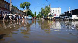 Вследствие затяжного ночного ливня в одессе затопило ряд улиц в разных районах города. Gnpj47aikw3h M