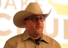 Alguacil Bob Udell anuncia su jubilación, respalda al teniente Jake Church  como sucesor