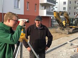 Die gärtner*innen sind täglich im stadtgebiet unterwegs, richten landschaftsgärtnerische baustellen ein, führen erdarbeiten durch, stellen bauwerke in außenanlagen und befestigte flächen her. Duales Studium Garten Und Landschaftsbau
