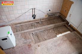 Wasserschaden Wie Raume Trocknen Wasserschaden Badezimmerfliesen Duschraum