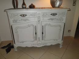 Les meubles effet vieillis sont tendance et s'accordent avec un grand nombre de style de décoration. Bahut Ancien Style Provencal Renove Blanc Patine Gris Peinture Et Patine De Meubles A Mallemort Mobilier De Salon Relooking De Mobilier Style Provencal