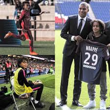 El real madrid quedó impresionado con el desempeño de ethan mbappé en la international champions cup futures que se llevó a cambo en miami. Africa10 Ethan Mbappe Kylian S 14 Year Old Brother Has Already Been Linked To A Real Madrid Move After He Impressed At The International Champions Cup Futures Tournament Last Year Playing For Psg S