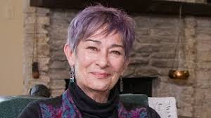 Lesbian Creates a Committee of Friends to Help Her Find Love. “I Couldn't  Trust My Own Decisions.”