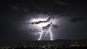 Furtuna este un fenomen meteorologic, care constă în ploaie și descărcări electrice (fulgere și trăsnete), însoțite aproape întotdeauna și de vânturi puternice, de peste 75 km/h, adică gradul 9 pe scara beaufort (74,9 km/h, 20,8 m/s). Furtuna Ciara Face Ravagii In Europa Europa Fm
