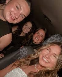 Leigh Ballard's Instagram, Twitter & Facebook