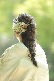 和洋まぜこぜ雰囲気が可愛い 和婚にぴったりの洋髪花嫁ヘアまとめ にて紹介している画像 花嫁 ウェディング ウェディング ヘアスタイル