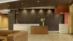 Bildergebnisse Fur Moderne Hotelrezeption Empfangspult Moderne Hotellobby Hoteleinrichtung