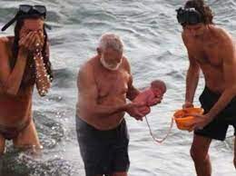 Extrem schnell verlaufende ↑ geburt (1 a). Sturzgeburt Touristin Bringt Ihr Baby Im Roten Meer Zur Welt Wunderweib