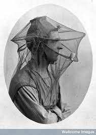 L0011629 Postcard Mosquito Net To Be Worn As A Veil Bee Keeper Hat Bee Keeping Vintage Bee