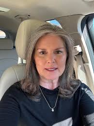 Introduction of a mother and part-time real estate agent