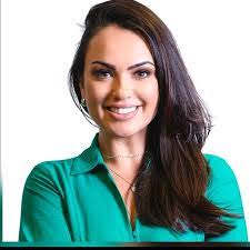 Deborah Borges's Instagram, Twitter & Facebook