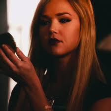 Lindsay Gilmore's Instagram, Twitter & Facebook