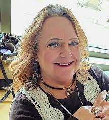 Kimberly Crossen's Instagram, Twitter & Facebook