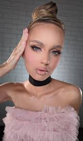 Elzbieta Bartnik's Instagram, Twitter & Facebook