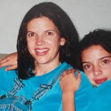 Lisa Stagg's Instagram, Twitter & Facebook