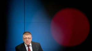 645 likes · 5 talking about this. Kommentar Zu Afd Gruppe Flugel Beobachtung Durch Verfassungsschutz Ist Alternativlos Bayern 2 Radio Br De
