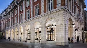 On the street of south las vegas boulevard and street number is 6671. Covent Garden Apple Store Apple Uk