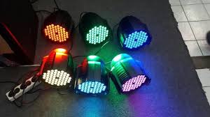 Lampu led ini merupakan teknologi terbaru, yang memiliki cara kerja dengan menggunakan chip pada sebuah papan sirkuit dan dialiri listrik untuk menghasilkan cahaya. Jual Lampu Led Par Light 54 Watt Full Color Lampu Parled Full Color Lampu Sorot Panggung Full Warna Di Lapak Gembira Electronik Bukalapak