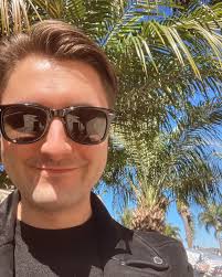 Brett Smith-Daniels (@brettsmithdaniels) • Instagram photos and videos