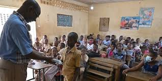 Jeux, bricolages, coloriages, histoires, comptines, chansons, coin arts plastiques. L Afrique Face Au Covid 19 Le Casse Tete Des Reouvertures D Ecoles Le Point