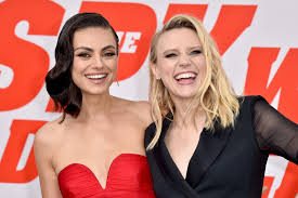 Hungarians, the ethnic group primarily associated with hungary. Snl Star Kate Mckinnon Raps In Hungarian On The Tonight Show
