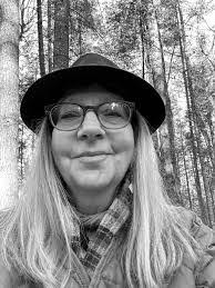 Sonya Schneider's Instagram, Twitter & Facebook