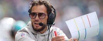 Devon Lofton's Instagram, Twitter & Facebook