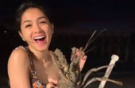 Foto seksi iis dahlia penyanyi dangdut fulgar on. 4 Foto Seksi Angel Karamoy Di Labuan Bajo Netizen Auto Zoom Guideku Com