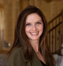 Amanda Kays's Instagram, Twitter & Facebook