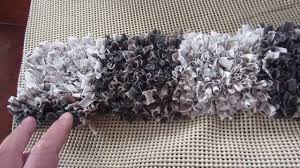 Dafür werden alte handtücher in streifen geschnitten und ein teppich daraus geflochten. Teppich Selbstgemacht Youtube