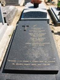 Issu d'une famille de fourreurs, le jeune claude langmann prend des cours de comédie et parvient à. R Assedo Rassedo Sur Pinterest