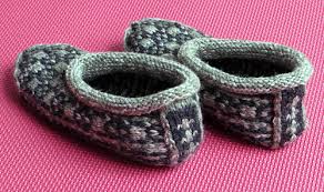 I have been a passionate knitter for many years, always experimenting with stitches and shapes and designing my own knits. Ravelry Skoleistar House Slippers Pattern By Svanhild Strom And Marjun Biskopsto