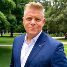 Greg Tomlinson (@Gregtomo)