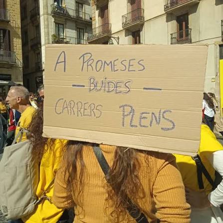 A promeses buides carrers plens🙌🏻💛👩🏻‍🏫 Els mestres lluitant també estem educant pels nostres infants, per una educació de qualitat i per dignificar una vocació tan bonica com la nostra!♥️