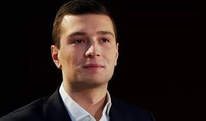 Jordan bardella durante un incontro della campagna elettorale a parigi. Les Pages Facebook De Jordan Bardella Et Marion Marechal Menacees De Depublication La Roche Sur Yon Maville Com