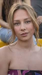 56 ideas de Ester Esposito para guardar hoy