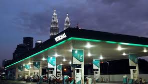 Kerajaan akan terus memantau perkembangan harga dunia bagi memastikan rakyat malaysia juga tidak terkesan dengan perubahan. Kenapa Harga Minyak Petrol Malaysia Berubah Tidak Mengikut Harga Pasaran Dunia