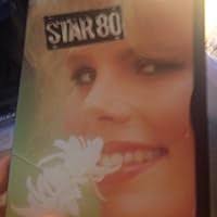 Amazon.com: Star 80 [VHS] : Mariel Hemingway, Eric Roberts, Cliff  Robertson, Carroll Baker, Roger Rees, David Clennon, Josh Mostel, Lisa  Gordon (II), Sidney Miller, Keith Hefner, Tina Willson, Shelly Ingram,  Sheila Anderson,
